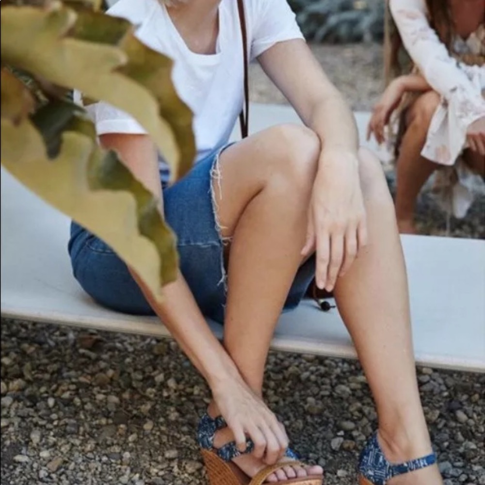 TOMS Boho Style Wedges Size 10 W
